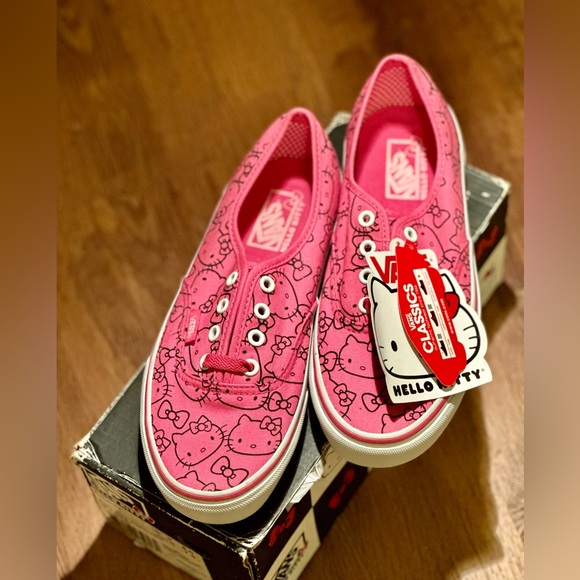 RARE HelloKITTY Vans X/SanrioCollab M/6 W/7.5 EU 38 - Picture 8 of 13